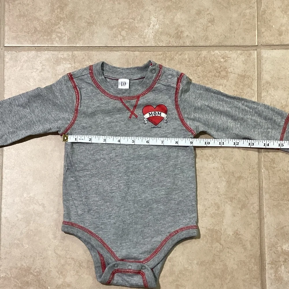 Gap Baby Gap Gray Long Sleeve Snap Onesie Infant